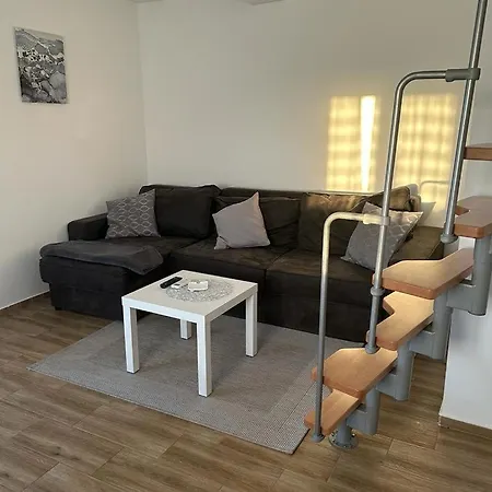 Ronic Apartment *